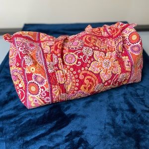 Vera Bradley Duffel Bag in Raspberry Fizz